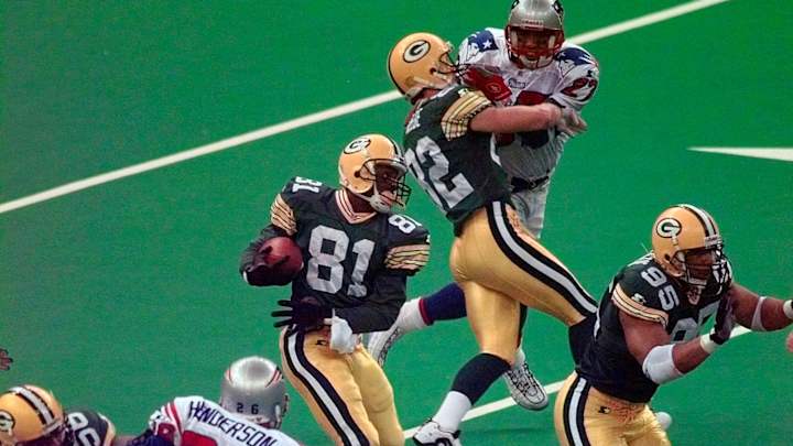 SB 31: Favre, Packers too much for Patriots 35-21