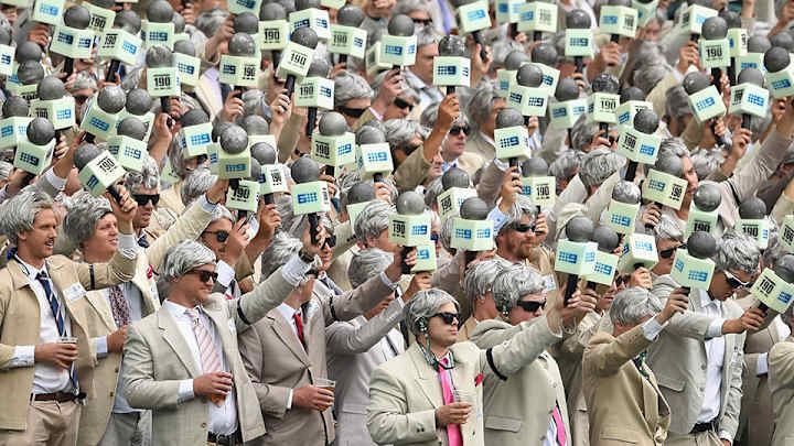 501 Australians dressed up like a cricket legend for a morning bar trip