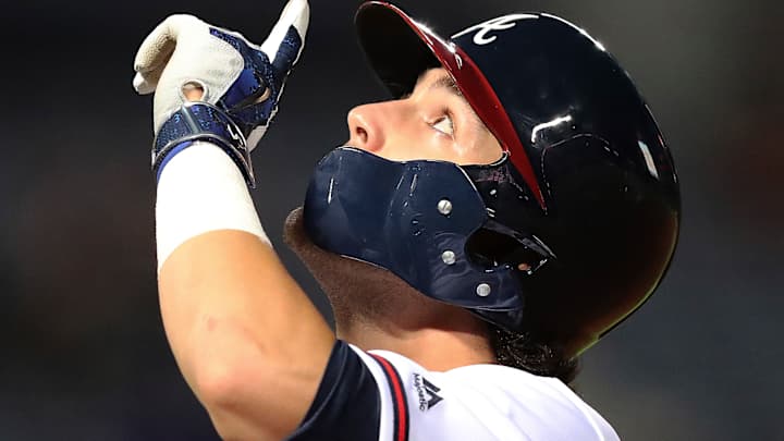 Gibson pitches first nine-inning complete game, Twins win