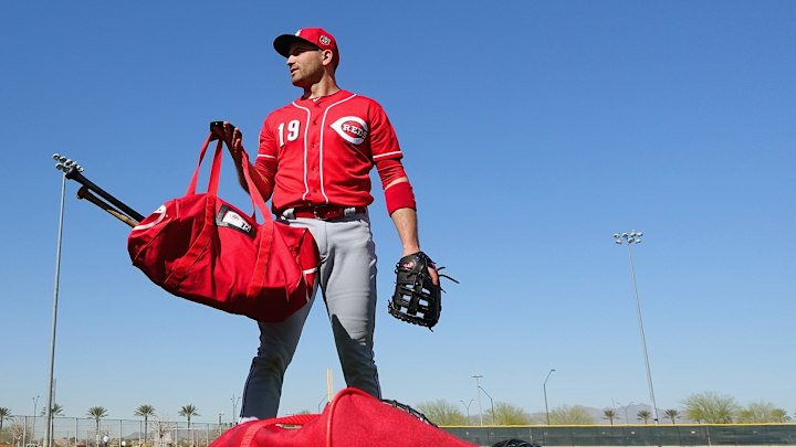 Votto one of few Reds stars left, won't hear talk of losing