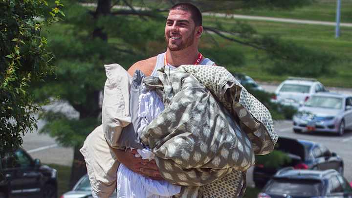 Chiefs sign LT Eric Fisher to contract extension