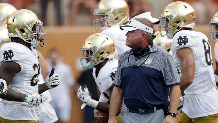 Notre Dame WR Hunter knocked out of game by helmet hit