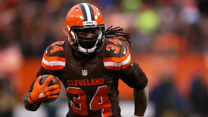 Browns’ Isaiah Crowell posts photo of officer getting throat slit Browns’ Isaiah Crowell posts photo of officer getting throat slit