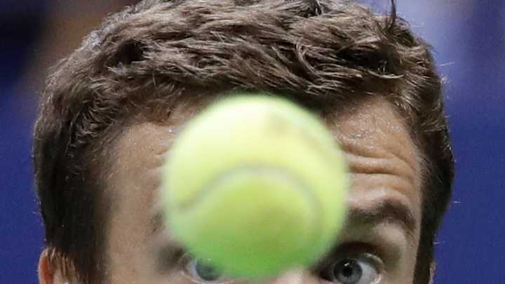 Memorable 'tweener lob helps Nadal get to US Open's 4th Rd