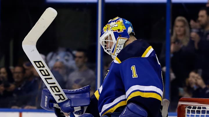 Elliott has 3rd straight shutout, Blues clinch playoff spot