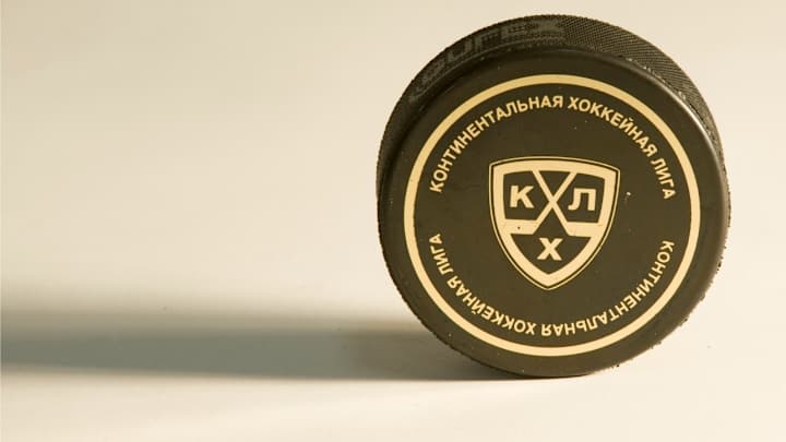 You should really watch this Russian hockey player’s trick shot You should really watch this Russian hockey player’s trick shot