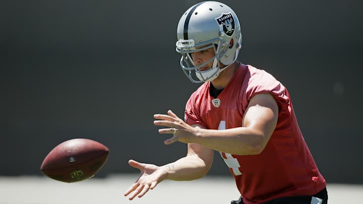 Carr, Cooper build chemistry in 2nd year together on Raiders
