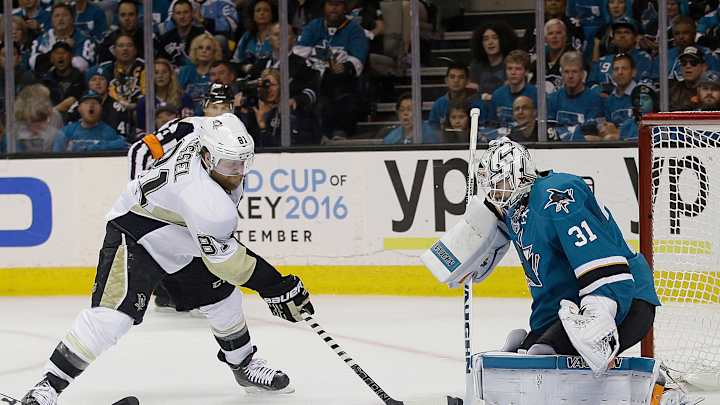 Martin Jones solid in goal in Sharks' loss