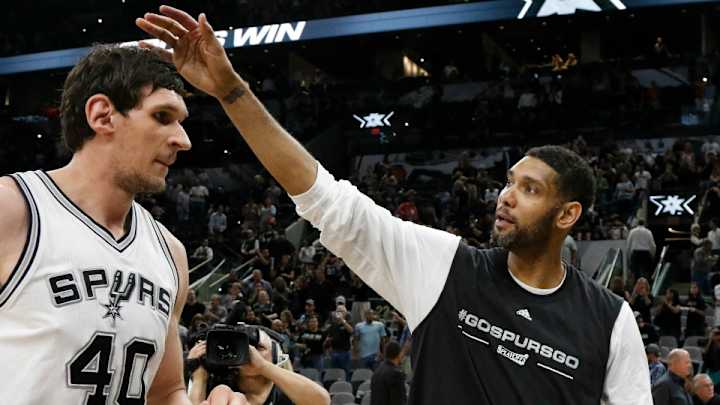 Of course Tim Duncan likes novelty T-shirts Of course Tim Duncan likes novelty T-shirts