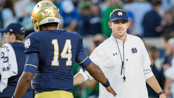Notre Dame OC Mike Sanford expected to be new Western Kentucky head coach