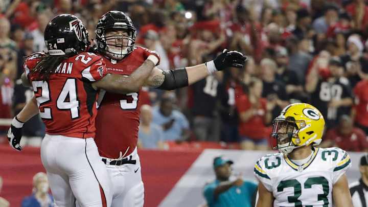 Falcons sign right tackle Ryan Schraeder to 5-year extension