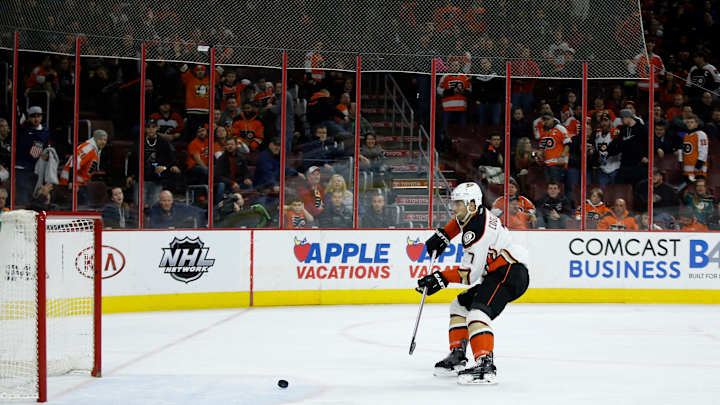 Rakell scores twice to lead Ducks over Flyers 4-1