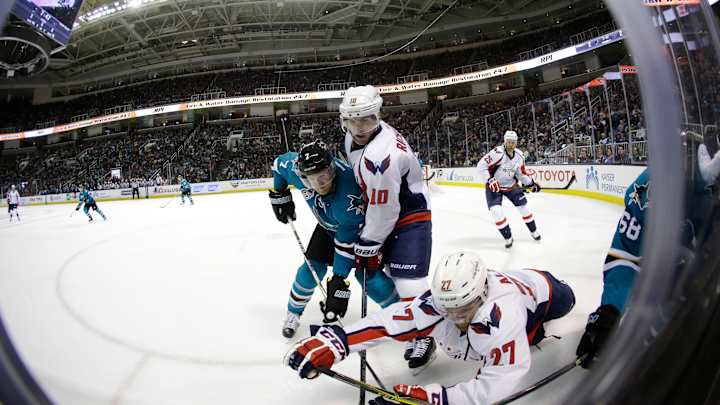 Pavelski's tiebreaking goal leads Sharks past Capitals 5-2 Pavelski's tiebreaking goal leads Sharks past Capitals 5-2