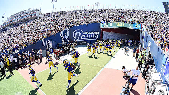 NFL Sunday in Los Angeles: Sights, sounds and tacos from the Coliseum