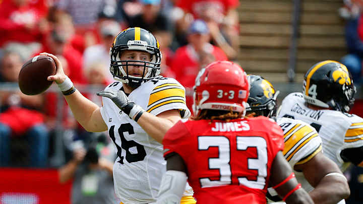 No. 8 Badgers go to Big House looking for another big win