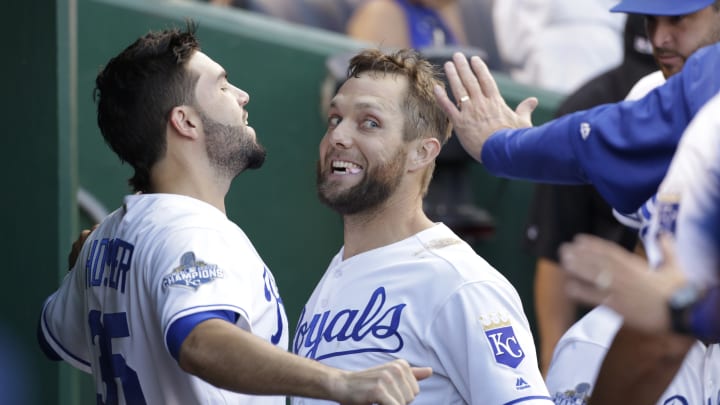 Gordon hits 2 HRs, Royals win 7th straight, rout Twins