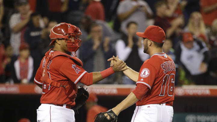 Giavotella and Calhoun lead Angels past Twins 5-4