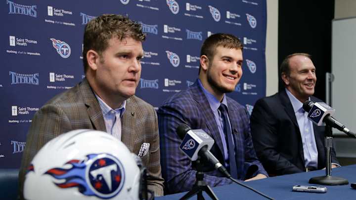 Titans go defense, draft Clemson linebacker Kevin Dodd