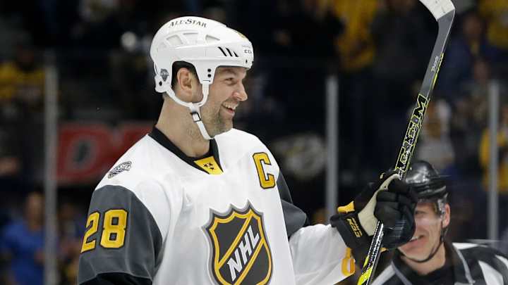 Enforcer John Scott scores 1st All-Star goal for Pacific