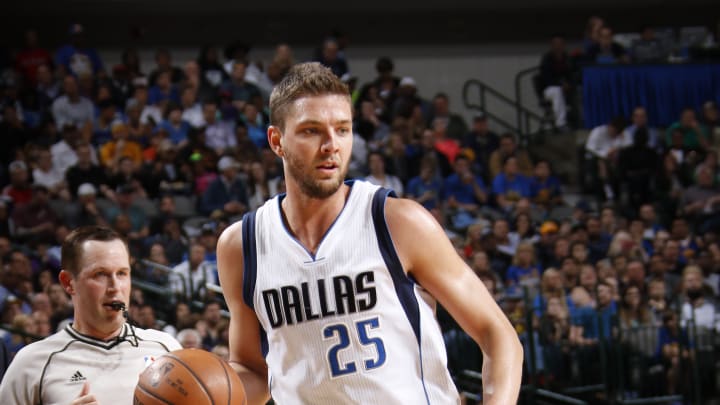 AP Sources: Memphis lands Chandler Parsons for 4 years, $94M
