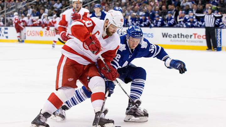 Red Wings edge Maple Leafs 3-2