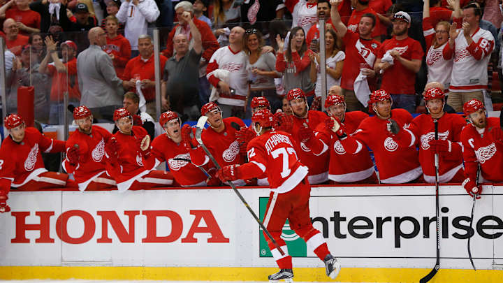 Red Wings beat Lightning 2-0, cut series deficit to 2-1