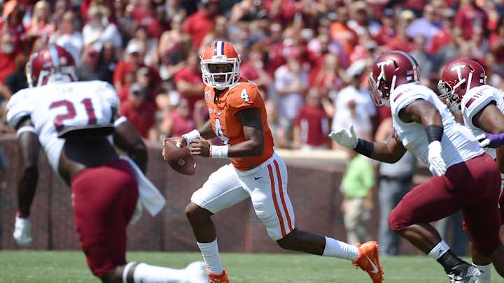 Clemson QB Watson apologizes to fans for 'negative energy'