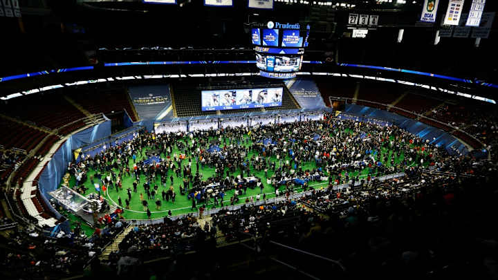 Two weeks is a long time: A history of dumb Super Bowl bye week storylines