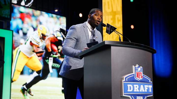 Going inside? Packers could target linebacker position again