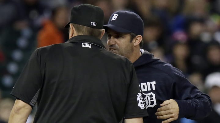 Watch: Tigers manager Brad Ausmus gets ejected, covers plate with shirt