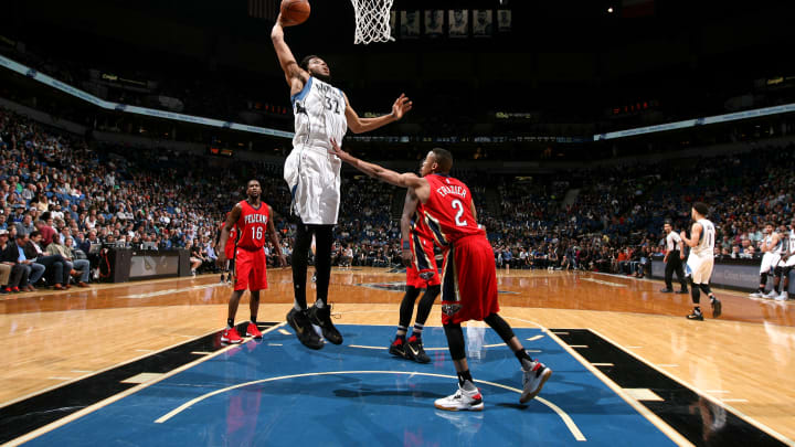 Timberwolves blast Pelicans in Mitchell's final game
