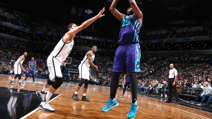 Walker, Jefferson help Hornets run win streak to 5 Walker, Jefferson help Hornets run win streak to 5