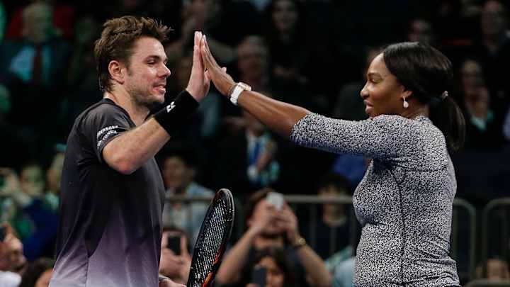 Serena Williams beats Wozniacki in exhibition at Garden