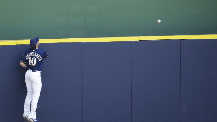 Davies struggles as Brewers routed by Dodgers 8-1