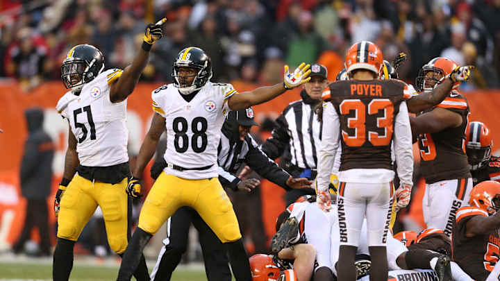 Steelers sneak into AFC playoffs with 28-12 win over Browns