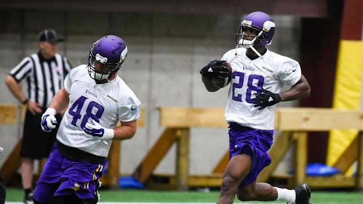A year after discontent, Adrian Peterson happy in Minnesota