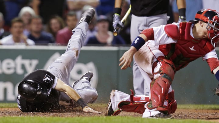 Abreu's double in 10th lifts White Sox over Red Sox, 3-1