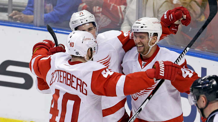Glendening gets winning goal, Red Wings over Panthers