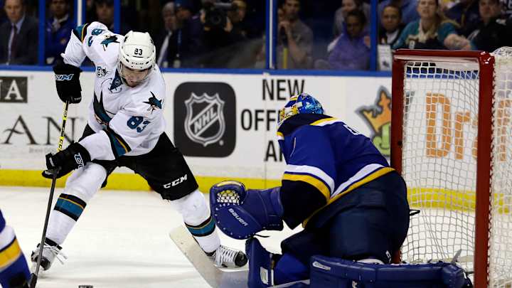 Donskoi, Thornton score in 2nd to lead Sharks over Blues 3-1