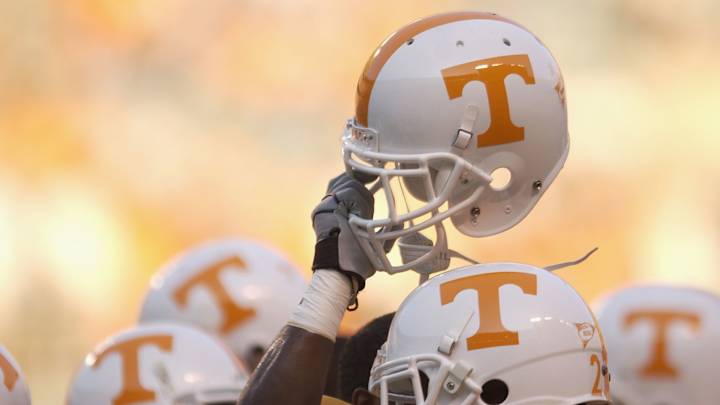 Tennessee wearing helmet stickers to honor Pat Summitt