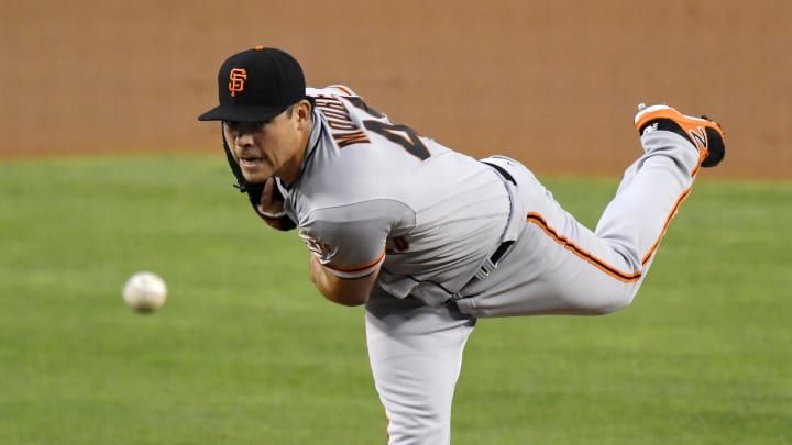 Moore loses no-hitter with 2 outs in 9th, Giants top Dodgers