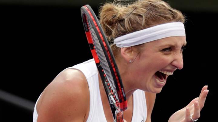 Bacsinszky pulls off another Miami Open rally, beats Halep