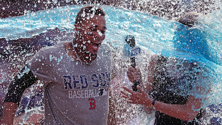 Red Sox beat White Sox 8-7 in 10 innings, avert 4-game sweep