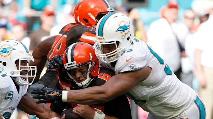 Stirring bad memories of '84, Dolphins defense is in retreat