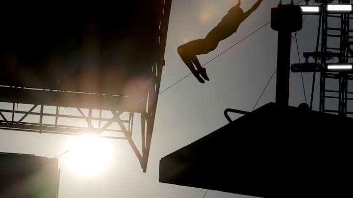Olympic divers deal with changing conditions at outdoor pool