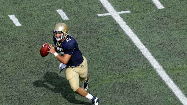 Worth scores winning TD as Navy beats Connecticut 28-24 Worth scores winning TD as Navy beats Connecticut 28-24