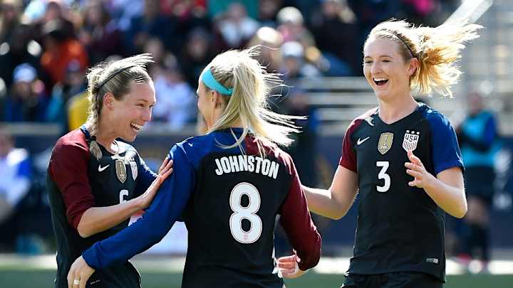 Watch: USWNT’s Julie Johnston scores twice in 3–0 win over Colombia Watch: USWNT’s Julie Johnston scores twice in 3–0 win over Colombia