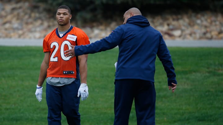 With knee on mend, Devontae Booker takes field for Broncos With knee on mend, Devontae Booker takes field for Broncos