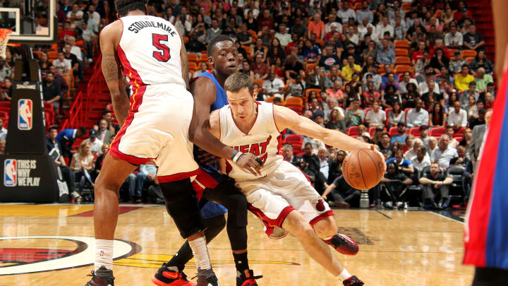 Dragic scores 22, Heat roll past Pistons, 107-89