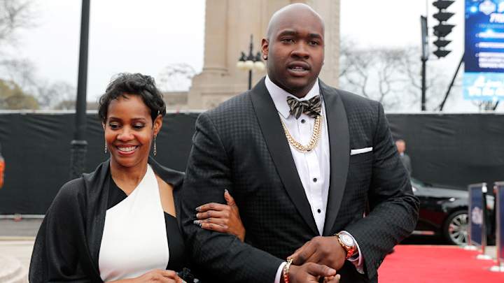 Jalen Ramsey, Laremy Tunsil rocks gold-spiked shoes to NFL draft Jalen Ramsey, Laremy Tunsil rocks gold-spiked shoes to NFL draft